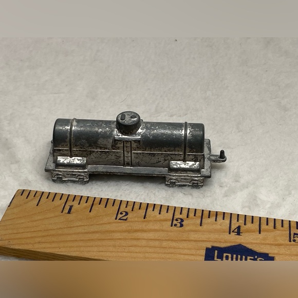 midgetoy vintage metal toy train Lot Of 2 Train Cars - Picture 7 of 16